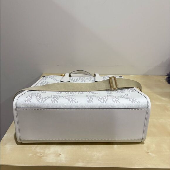 NWT MICHAEL KORS Maple Large NS Logo Tote Vanilla/Cream - Picture 4 of 6